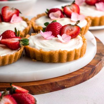 Cheesecake Tartlets, No Bake Mini Cheesecakes, Golden Oreo Crust, In Bloom Bakery, Bloom Bakery, Mini Strawberry Cheesecake, Strawberry Cheesecake Bites, Tartlets Recipe, White Chocolate Recipes