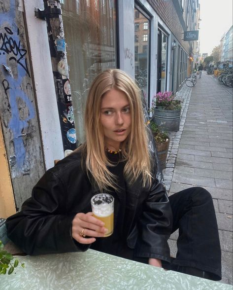 Vogue Beauty, Hair Inspo Color, Blonde Hair, New Hair, Hair Inspo, Cool Girl, Hair And Nails, Pretty People, Hair Inspiration