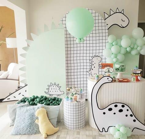 Dinosaur Birthday Party Minimalist, Modern Dinosaur Birthday Party, Dinosaur Backdrop Ideas, Dino Baby Shower Ideas, Baby Dinosaur Party, Dinosaur Birthday Party Decorations, Boys First Birthday Party Ideas, Boys 1st Birthday Party Ideas, Baby Birthday Decorations