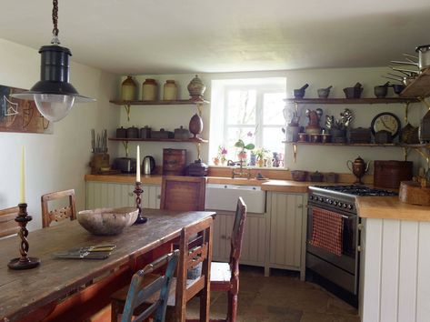 Swedish House Interior, Period Interiors, English Cottage Kitchens, English Farmhouse, Swedish Cottage, Inglenook Fireplace, Antique House, English Kitchens, Inspiring Interiors