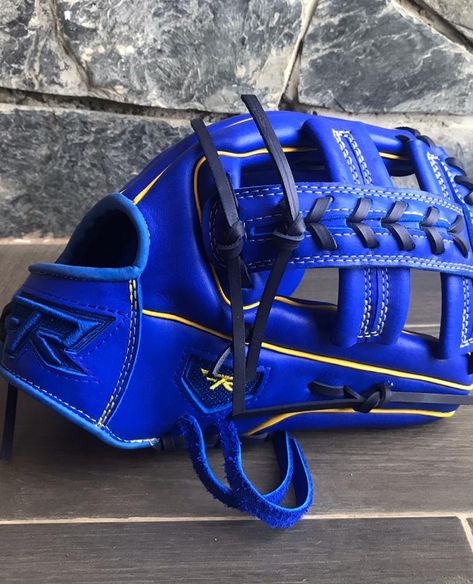 44 Glove Ideas, Aesthetic Softball, Gloves Ideas, Softball Funny, No Crying In Baseball, Baseball Gloves, Baseball Gear, Aaron Judge, Mlb Players