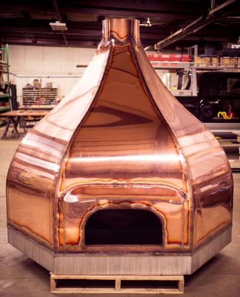 Copper Camelot 120 | Woodfired oven | MWH continuing to perfect unique options for our clients. Hawaii Bbq, Taproom Ideas, Mobile Pizza Oven, Pizza Project, Pizza Oven Plans, Oven Diy, Restaurant Design Inspiration, Diy Pizza Oven, Four A Pizza