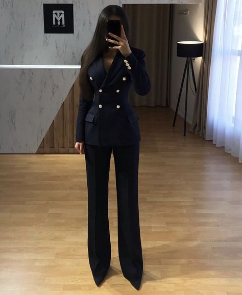 Women Lawyer, Lawyer Fashion, Lawyer Outfit, Fancy Suit, Elegant Outfit Classy, Professional Outfits Women, Business Outfits Women, Stylish Work Attire, 22nd Birthday