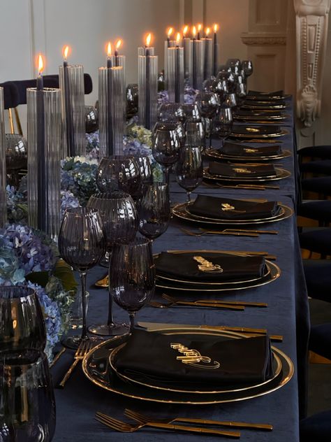 How to decorate your table in blue shades. Luxury table settings. Luxury birthday decorations Blue And Silver Mens Birthday Party, Men Birthday Party Ideas Decoration Blue And Black, Navy Blue Party Decorations For Men, Table Decor For Mens Birthday, Elegant Men Birthday Decor, Mens Birthday Tablescape, 30th Birthday Table Setting Ideas, 21 Birthday Men Party Ideas, Birthday Table Setting Ideas Men