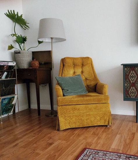 Yellow Velvet Chair Living Room, Yellow Velvet Chair, Yellow Chair Living Room, Home Interior Styles, Bedroom Furniture Ideas, Cosy Corners, Head Boards, Dream Interior, Yellow Chair