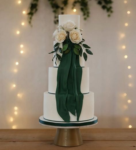 Dark Green And White Wedding Cake, Wedding Cake Dark Green, Dark Green Groomsmen, Forest Green Wedding Cakes, Dark Green Wedding Cakes, Wedding Cake Sugar Flowers, Wedding Colors 2025, Wedding Cake Green, Wedding Cake Dark