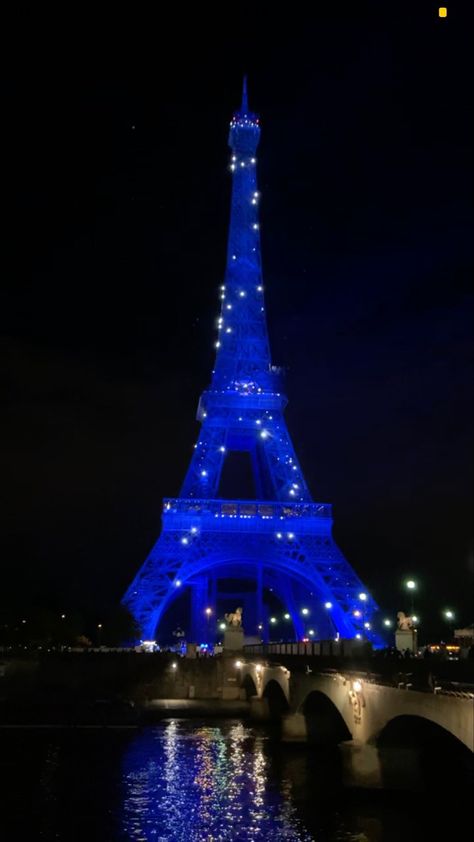 Blue Paris Aesthetic, Tower Photography, Eiffel Tower Photography, Paris Vacation, Dark Phone Wallpapers, Paris Aesthetic, Jelly Fish, Incredible Places, Blue Aesthetic