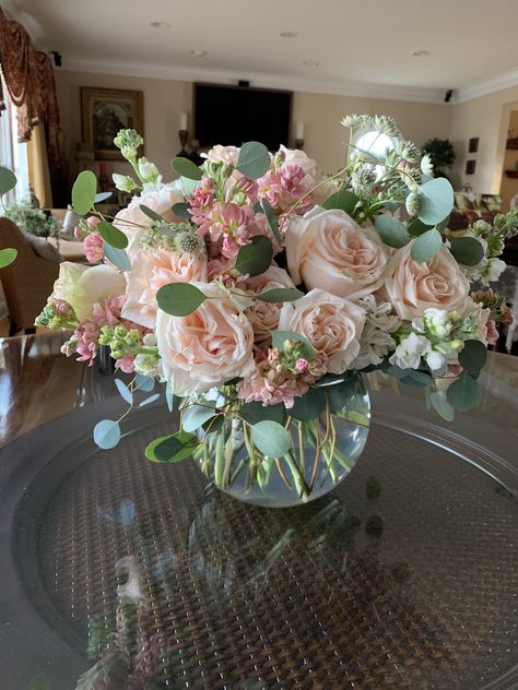 Bubble bowl full of peach and white stock and garden roses. Peach Rose Arrangements, Garden Rose Flower Arrangements, White Pink Peach Flower Arrangement, Simple Pink Floral Arrangements, Birthday Floral Arrangements Bouquets, 60th Birthday Flowers Arrangements, Flower Bouquet Table Decoration, Garden Roses Arrangement, Flower Arrangements Anniversary