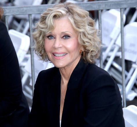 Jane Fonda Hairstyles Grace And Frankie, Jane Fonda Hairstyles 70s, Bridget Fonda Now, Jane Fonda Klute, Jane Fonda Hair, Jane Fonda Style, Jane Fonda Barbarella, Bad Celebrity Plastic Surgery, Celebrity Short Haircuts