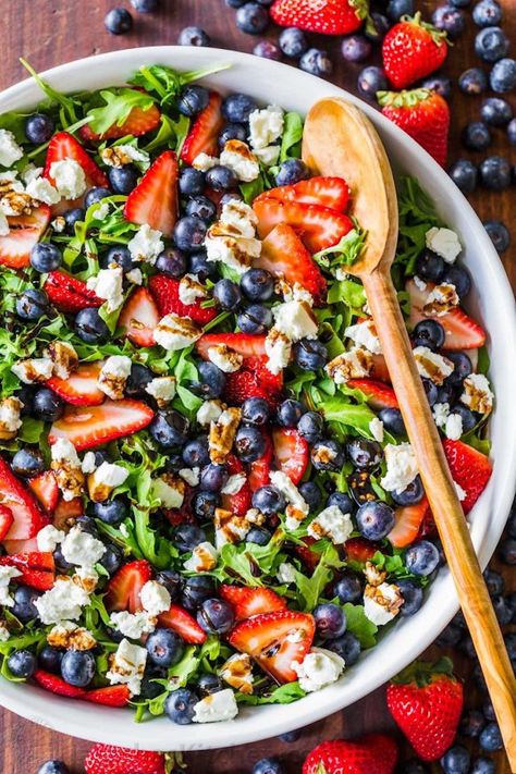 Berry Salad Recipe, Arugula Recipes, Salad With Balsamic Dressing, Arugula Salad Recipes, Berry Salad, Balsamic Dressing, Summer Salad Recipes, Noodle Salad, Beet Salad