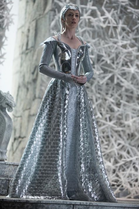 Emily Blunt plays ice queen Freya. In this photo Blunt wears a large leather jacket that has been painted to look silver. (photo courtesy of Universal Pictures) Colleen Atwood, The Huntsman, Daniela Ruah, Queen Costume, Theatre Costumes, Fantasy Gowns, Fantasy Costumes, Movie Costumes, Ice Queen