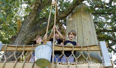 Tree House Deck, Kids Forts, Tree House Plans, Tree Fort, Tree House Diy, Tree House Kids, Cool Tree Houses, Tree House Decor, Tree House Designs