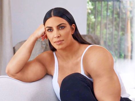 Kim Kardashian has very muscular arms in a new hilarious 'Gym Kardashian' meme and it's going viral Kim Meme, Buff Girl, Kim Kardashian Meme, Funny Celebrity Memes, Kardashian Memes, Meme Show, Celebrity Memes, K Meme, Reality Tv Stars