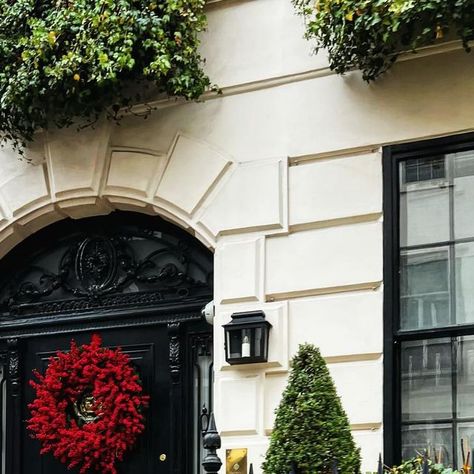 The Potted Boxwood on Instagram: "‘tis the season 🍃 London edition #ChicinLondon #london #curbappeal #christmas #holidaydecor #thepottedboxwood" Potted Boxwood, December 17, Tis The Season, Curb Appeal, Holidays, London, Holiday Decor, Christmas, On Instagram