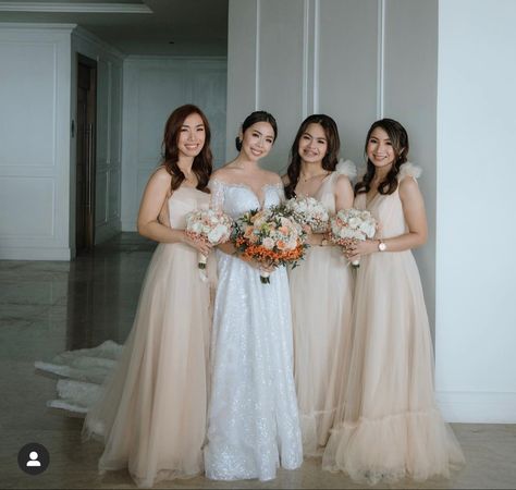 Champagne Tulle Bridesmaid Dresses, Filipiniana Bridesmaid Dresses, Mochi Wedding, Traditional Bridesmaid Dresses, Filipiniana Wedding Dress, Beige Bridesmaid Dress, Bride And Bridesmaid Pictures, Neutral Wedding Decor, Beige Bridesmaids