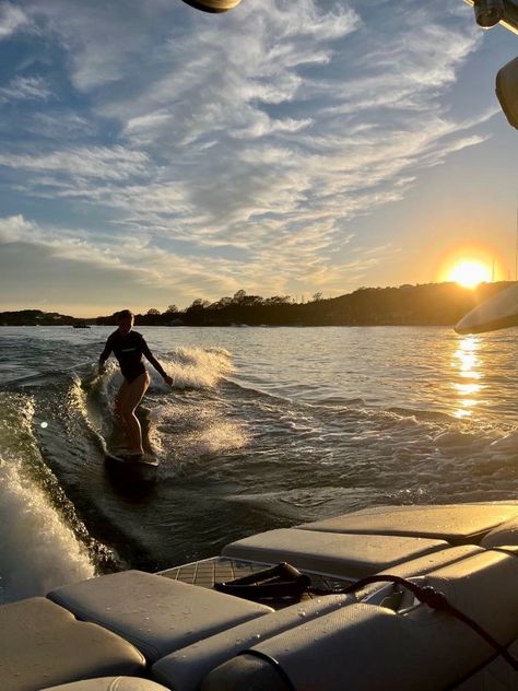 Summer Lake House Aesthetic, Summer Lake House, Wake Boarding Aesthetic, Lake House Aesthetic Summer, Boat Vibes Aesthetic, Lake Surfing, Lake Days, Boat Surfing, Lake Vibes