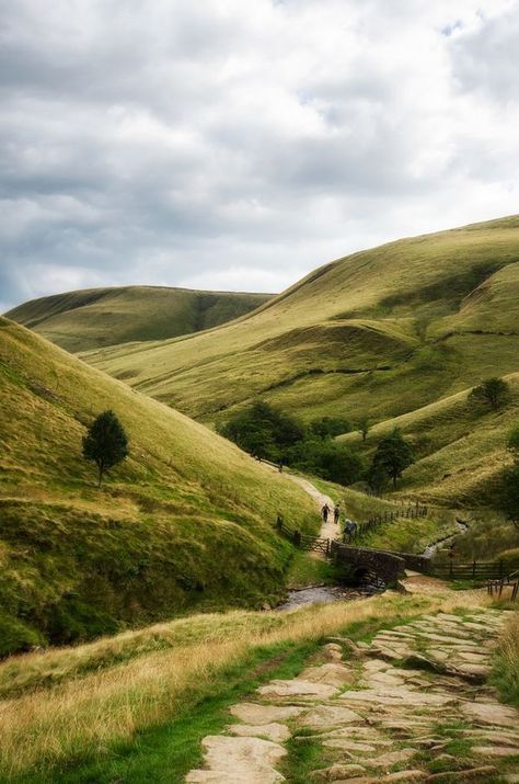 Oh Scotland I miss you. Landscaping On A Hill, Ireland Landscape, Country Walk, Travel Outdoors, Green Landscape, Outdoor Art, Lake District, Landscape Photos, Abstract Landscape