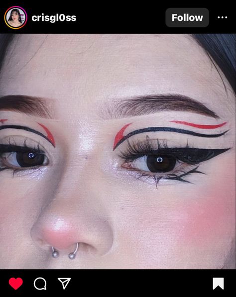 Black And Red Graphic Liner, Egirl Makeup Red, Red Graphic Eyeliner, Delineados Egirl, Gamer Girl Makeup, Black Graphic Liner, Rockstar Makeup, Black And Red Makeup, Eyeliner Inspiration