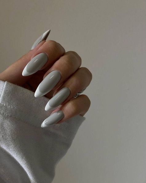 Exploring the Cozy Charm of Grey Nail Colors for Winter 2023-2024 18 Ideas - women-club.online White And Grey Nail Ideas, Retro Nails, Pointed Nails, Studded Nails, Gray Nails, Soft Nails, Long Square Acrylic Nails, Summer Acrylic Nails, Hot Nails