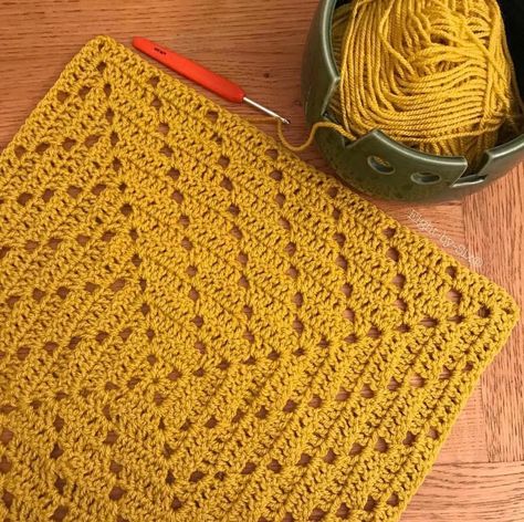 Mustard crochet granny square Pinwheel Crochet, Crochet Cushion Cover, Crochet Geek, Crochet Collection, Crochet Blocks, Crochet Cushions, Crochet Square Patterns, Granny Square Crochet Pattern, Square Patterns