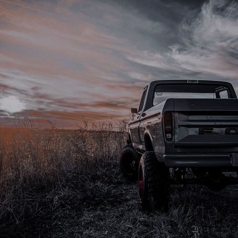 Truck Asthetic Picture, Old Truck Wallpaper, Trucks Aesthetic, Taylor Swift Tim Mcgraw, Ranch Aesthetic, Lyla Sage, Truck Aesthetic, Heart Like A Truck, American Heartbreak