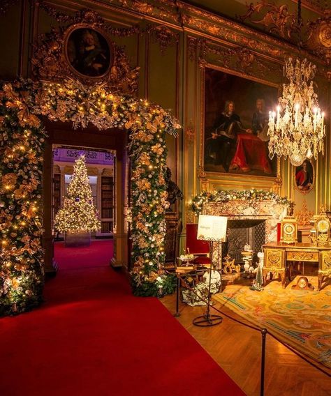 We’re loving how Christmassy Blenheim Palace is looking in this pic 😍. Did you know that Blenheim Palace was the birth place of Sir Winston… Blenheim Palace Christmas, Christmas Palace, Blenheim Palace, 2022 Christmas, Christmas Interiors, Victorian Christmas, Jingle All The Way, Noel Christmas, Merry Little Christmas