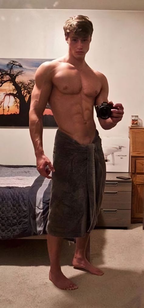 David Laid, Taking A Selfie, Ripped Body, Muscle Guys, Men's Muscle, Muscular Men, Male Form, Male Physique, Shirtless Men