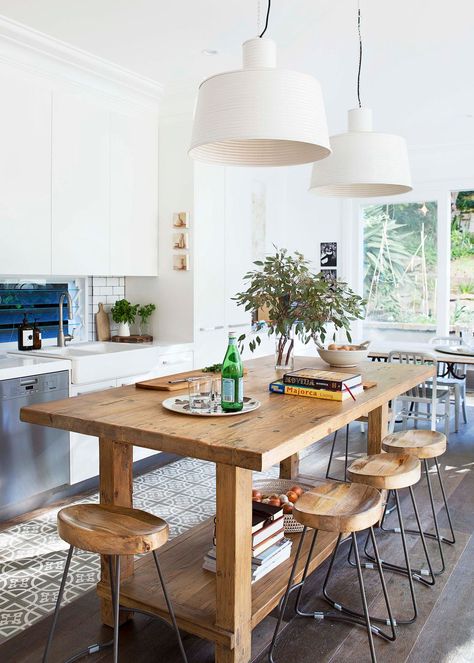 With its carefree vibe and abundance of personal pieces – this home is all about family Outbuilding Ideas, Contemporary Kitchen Interior, Heritage Kitchen, Kitchen Studio, Surf Shack, Farm Table, Decor Minimalist, Open Kitchen, Rustic Kitchen