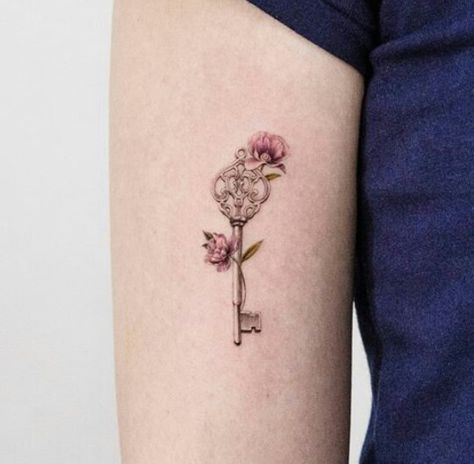 Key Tattoo With Flowers, Let Everything Go, Tattoo With Flowers, Getting Money, Key Tattoos, Key Tattoo, Heart Knot, Art Tattoos, Key Pendant