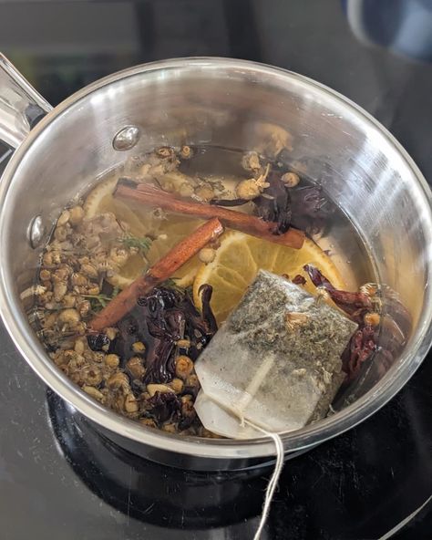 Ingredients in simmer pot. Make Your Home Smell Good, Home Smell Good, Simmer Pot Recipes, Dried Hibiscus Flowers, Smell Nice, Simmer Pot, House Smell Good, Dried Lavender Flowers, Home Smell