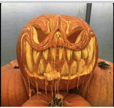 Hocus Pocus Pumpkin Carving, Pumpkin Carving Art, Jackolantern Ideas, Halloween Pumpkin Crafts, Creative Pumpkin Painting, Pumpkin Scarecrow, Halloween Pumpkin Carving Stencils, Pumpkin Carving Contest, Pumpkin Decorating Contest