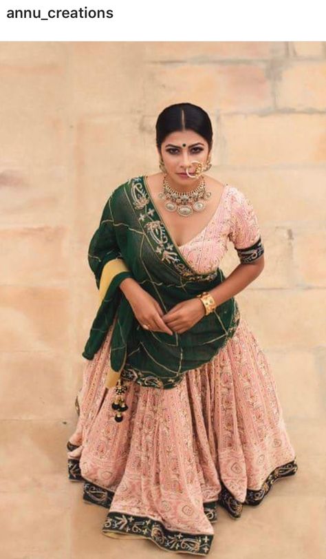 Lakhnavi Lehenga Choli, Chaniya Choli Designs Weddings, Rajasthani Dress, Lehenga Saree Design, Indian Outfits Lehenga, Wedding Lehenga Designs, Lehenga Designs Simple, Indian Bride Outfits, Lehenga Blouse Designs