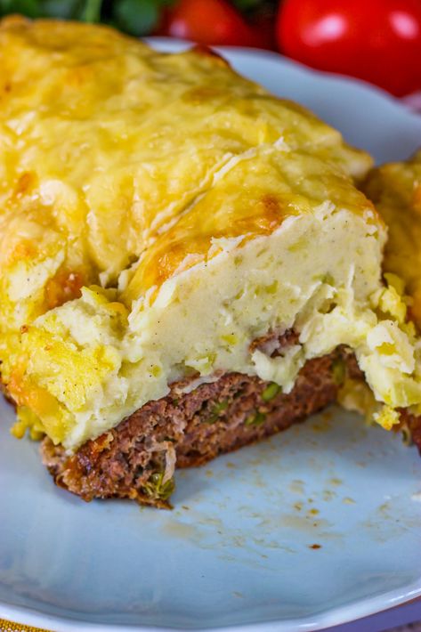 Bacon Wrapped Mashed Potato Stuffed Meatloaf, Meat With Mashed Potatoes, Jamie Oliver Meatloaf, Meatloaf With Mashed Potatoes, Classic Meals, Hamburger Casseroles, Meatloaf Topping, Beef Ideas, Baked Meatloaf