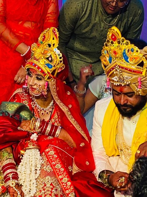 Pahadi Bride, Odia Wedding, Odia Bride, Hindu Wedding Ceremony, Indian Aesthetic, Hindu Wedding, Wedding Mood Board, Wedding Mood, Bride And Groom