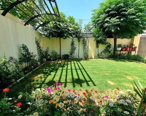 Indian Home Garden Design, Indian Garden Ideas Outdoor Spaces, Indian Garden, نباتات منزلية, Terrace Garden Design, Building A Raised Garden, Casa Country, Front Yard Garden Design, Garden Makeover