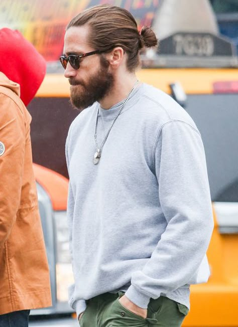 The hottest man buns: Jake Gyllenhaal. Jake Gyllenhaal Long Hair, Jake Gyllenhaal Shaved Head, Jake Gyllenhaal Man Bun, Jake Gyllenhaal 2022, Wide Jake Gyllenhaal, Long Hair And Beard, Men Long Hair, Man Bun Styles, Bun Outfit