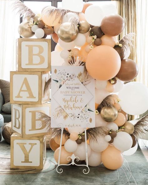 Baby Shower Entrance Decor, Luxury Baby Shower Ideas, Shower Luxury, Babyshower Decor, Baby Bubbles, Adoption Shower, Balloon Walls, Luxury Baby Shower, Shower Baskets