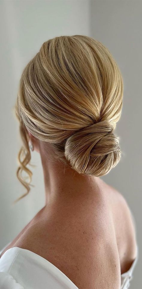 Low Bun Blonde Hair, Blonde Low Bun Wedding, Sleek Bun For Wedding, Blonde Bun Hairstyles, Matric Hairstyles, Low Bun With Curls, Sleek Low Bun Wedding Hair, Sleek Bun Wedding Hair, Clean Low Bun