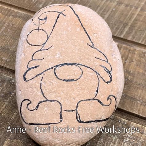 Diy Stone Wrapping, Rocks For Garden, Stones Aesthetic, Garden Rock Art, Stones Garden, Driftwood Art Diy, Diy Rock Art, Painted Rock Animals, Rocks Painted