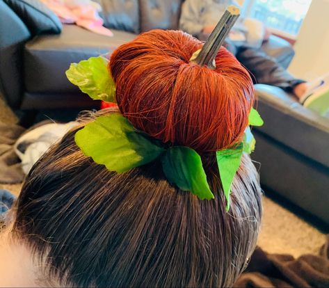 Used orange hair spray. Added a little of glitter hair spray for a little sparkle. Used fake green leaves taken from a stem of flowers from Dollar Tree. Already holes in the leaves, just bobbie pinned around base of bun. Broke off the stem of a mini real pumpkin. Glued two bobbie pins horizontal. And slide into bun. Pumpkin Hair Dti, Pumpkin Hair Bun, Pumpkin Space Buns Hair, Pumpkin Pie Hair, Pumpkin Hair Styles, Pumpkin Buns Hair Kids, Pumpkin Hair, Halloween Pumpkin Hair Bun, Space Buns Hair