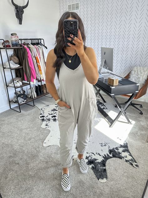 Postpartum Summer Outfit, Cute Mom Outfits Comfy Casual Spring, Summer Outfits Postpartum, Post Partum Summer Outfits Casual, Spring Postpartum Outfits, Period Outfit Comfy Summer, Comfy Jumpsuit Outfit, Oversized Jumpsuit Outfit, Summer Postpartum Outfits