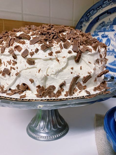 Hershey Candy Bar Cake Hersey Bar Cake, Candy Bar Cake Recipes, Hershey Bar Cakes, Hershey Cake, Hersheys Chocolate Cake Recipe, Chocolate Bar Cakes, Hershey Chocolate Cakes, Chocolate Cake Mix Recipes, Cream Cheese Breakfast