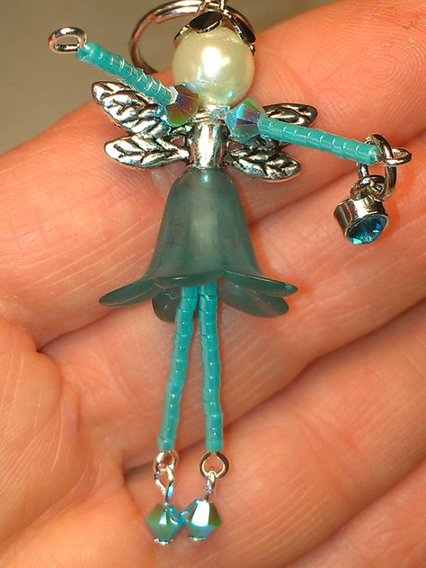 Teal fairy holding a little gem :) Wire People, Bead People, Beaded People, Beaded Angels, Angel Charm, Beaded Crafts, Beaded Ornaments, Wire Crafts, Ok Ru