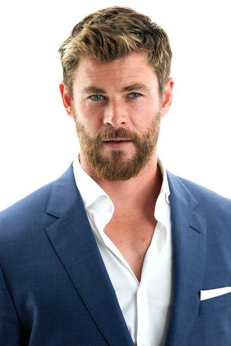 Chris Hemsworth. Chris was born on 11-8-1983 in Melbourne, Victoria. He is an actor, known for Thor, The Avengers, Thor: The Dark World, and Rush. Chris Hemsworth Beard, Ryan Phillipe, Spring Menswear, Hemsworth Brothers, Chris Hemsworth Thor, Australian Actors, Actor Picture, Liam Hemsworth, Marvel Actors