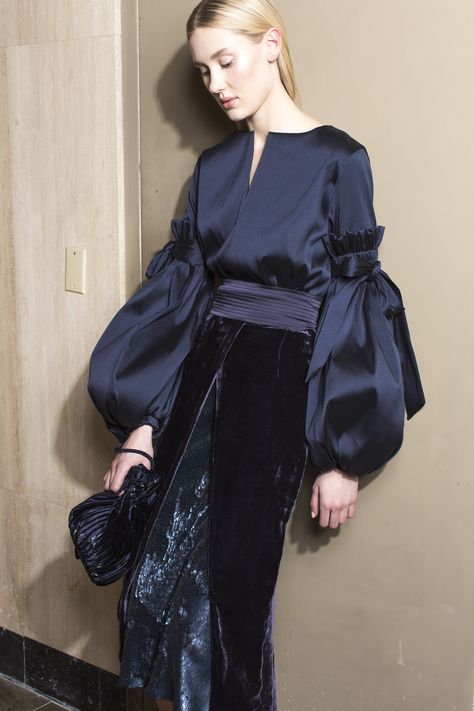 Silvia Tcherassi Fall 2018 Ready-to-Wear Collection - Vogue Couture Blouse, Detail Couture, Unique Skirts, فستان سهرة, Ready To Wear Collection, Elegant Chic, Looks Chic, Fall 2018, Two Piece Dress