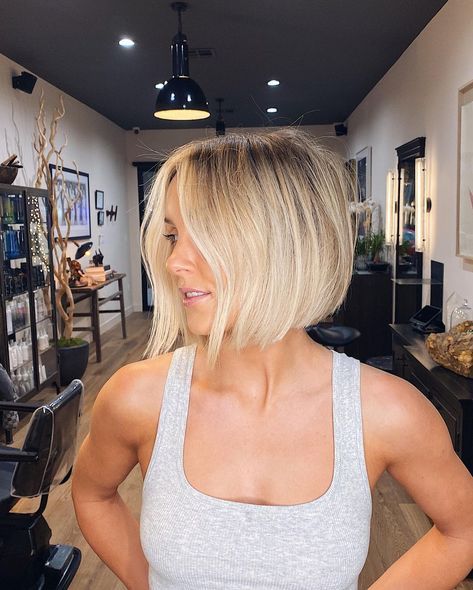 Blonde Bob For Fine Hair, Bob Hairstyles Chin Length, Chin Length Hair Styles, Short Haircuts For Teens, A Line Bob Short, Chin Bob Haircut, Soft Bob Haircut, Chin Length Blonde Hair, Short Hair Choppy