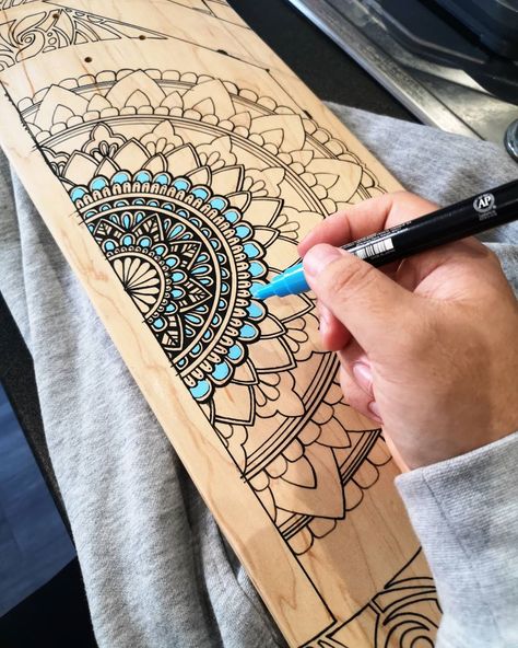 o impressed with this blue posca pen! Such a vibrant colour! °°° #mandalart #mandaladrawing #mandalapassion #mandala #mandalas Skate Board Designs, Surf Board Art, Circle Doodles, Surfboard Painting, Skateboard Deck Art, Mandala Doodle, Easy Mandala Drawing, Posca Art, Surfboard Art