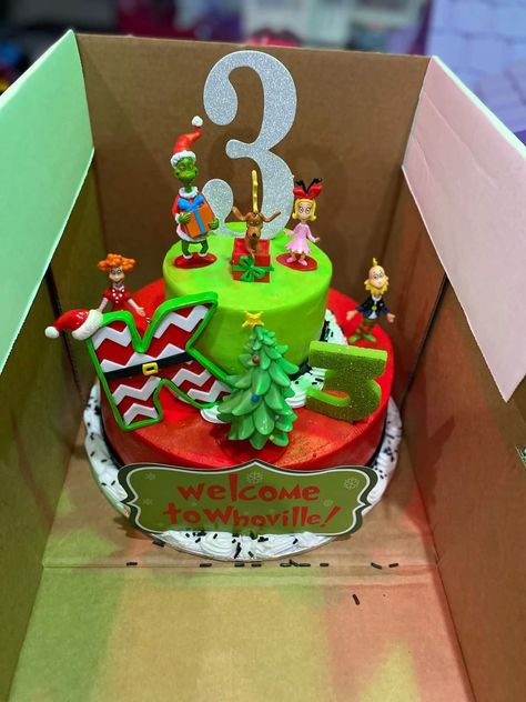 Grinch Birthday Party Shirts, Grinch Theme Birthday Cake, Whoville Birthday Cake, Grinch Cake Ideas Kids, Grinch Birthday Cake Ideas, Grinch Birthday Cakes, Grinch Birthday Cake Kids, The Grinch Cake Birthday, Grinch Birthday Party Cake