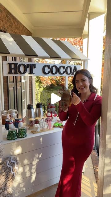 Carol & Ale on Instagram: "HOT COCOA BAR 🍫 a fun idea for your next Holiday party! Comment “COCOA” and I’ll send you a DM with the links to shop everything I used  We had this lemonade stand that we turned into a Hot Cocoa Bar and our guests LOVED it! The marshmallow board was a HIT ✨ Wait until the end to see how it snowed in November 🤪  #hotcocoabar #holidayseason #holidayrecipes #holidayhosting #entertainingathome #hostingideas #amazonhome #partyideas" Outdoor Hot Cocoa Station, Hot Cocoa Bar Ideas Christmas Party, Marshmallow Board, Hot Cocoa Bar Ideas Christmas, Hot Cocoa Bar Ideas, Christmas Hot Cocoa Bar, Holiday Hot Cocoa Bar, Hot Cocoa Bar Christmas, Hot Cocoa Stand