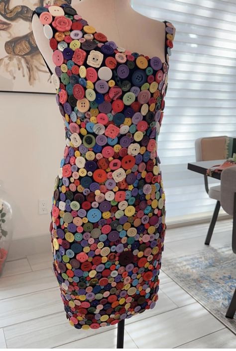 Garbage Dress, Plastic Bag Dress, Recycled Fashion Diy, Words To Describe People, Recycled Costumes, Fused Plastic, Recycled Dress, Plastic Dress, Fashion Designing